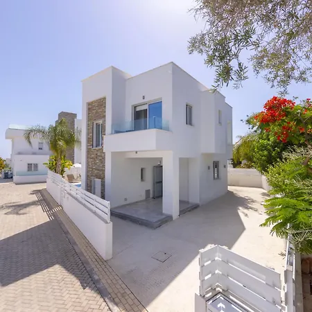 Fig Tree Bay Residences Lantiana 1 *