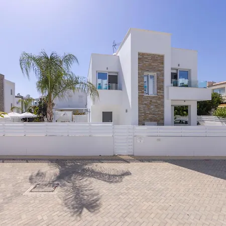 Fig Tree Bay Residences Lantiana 1 Villa